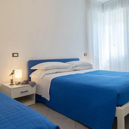Emma 4 Leoni Apartament *